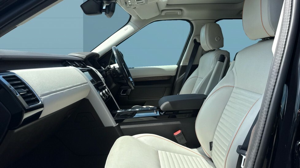 Land Rover Discovery Hse Black #3