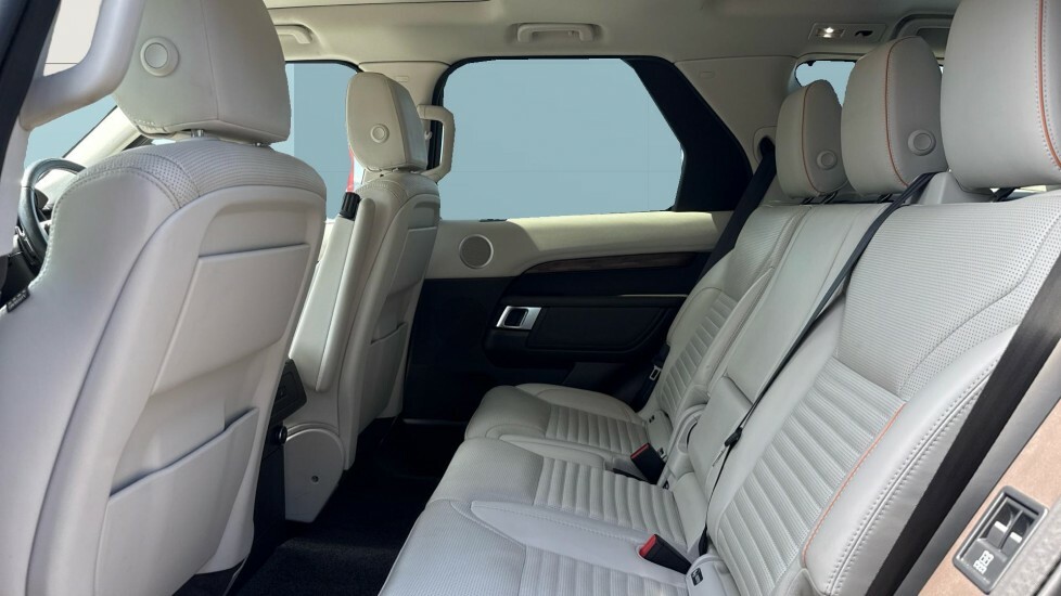 Land Rover Discovery Hse Black #4