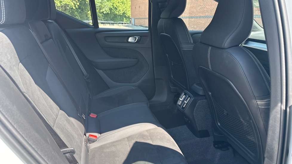 Volvo XC40 Plus RA25DVF White #6