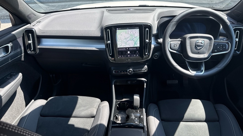 Volvo XC40 Plus RA25DVF White #5
