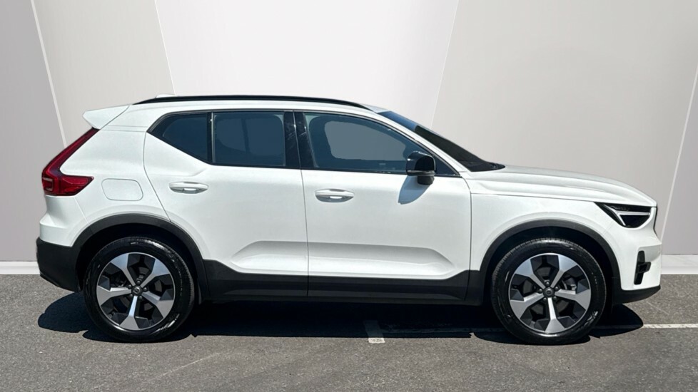 Volvo XC40 Plus RA25DVF White #3