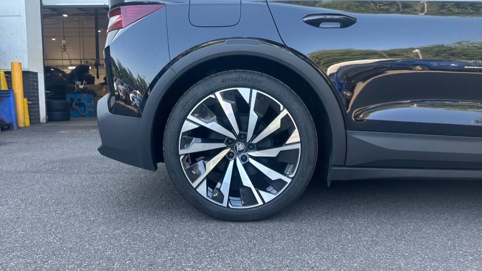 Skoda Elroq Sportline YP26DXJ Black #5