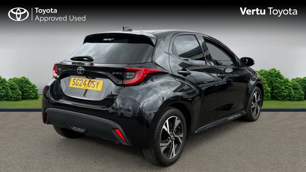 Toyota Yaris Design Black #2