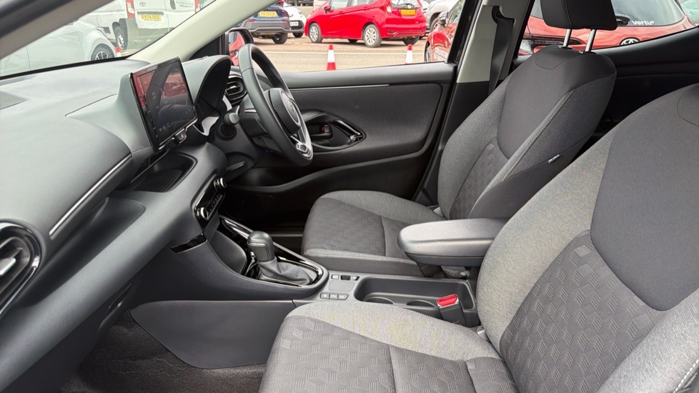 Toyota Yaris Design Black #5