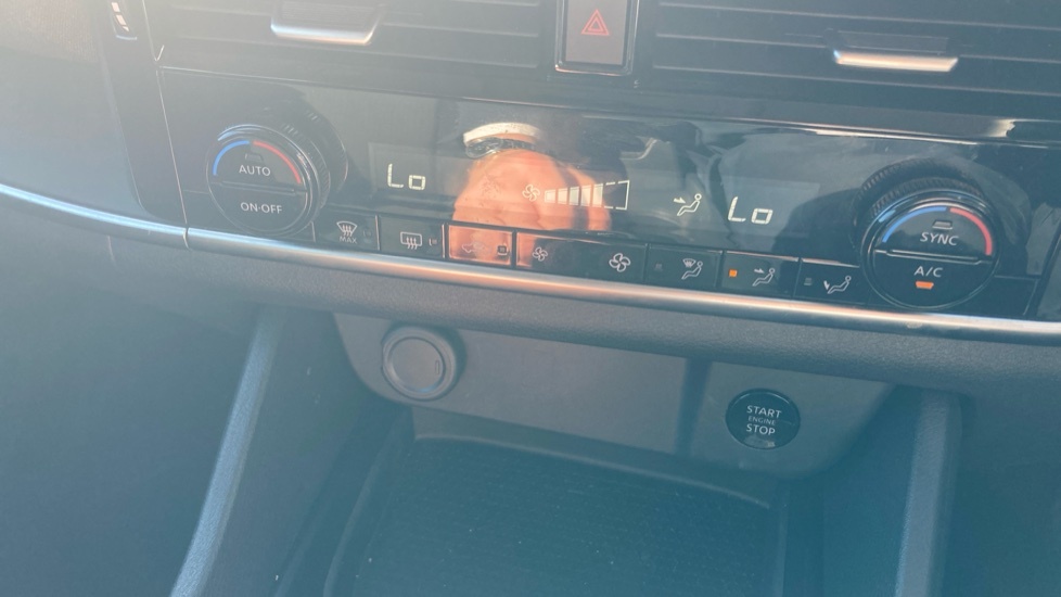Nissan Qashqai N-connecta Black #27