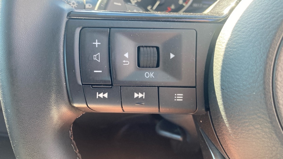 Nissan Qashqai N-connecta Black #23