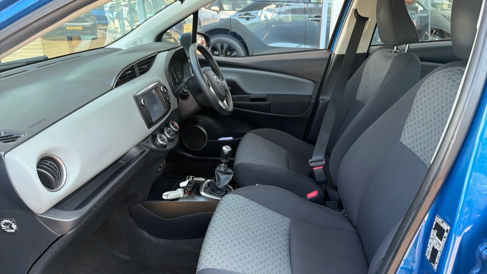Toyota Yaris Icon Blue #5