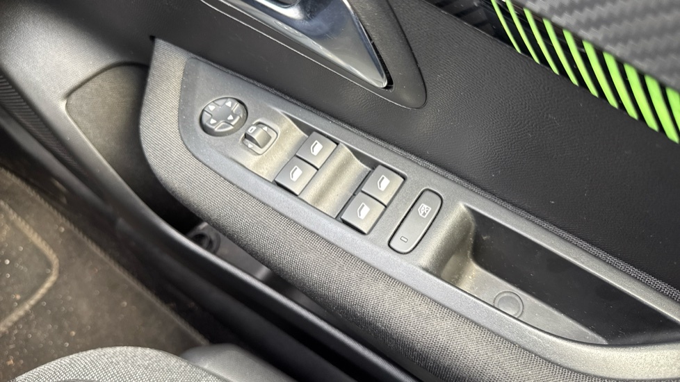 Peugeot 208 1.2 Hybrid Gt Hatchback Hybrid E-dsc6 E  #26
