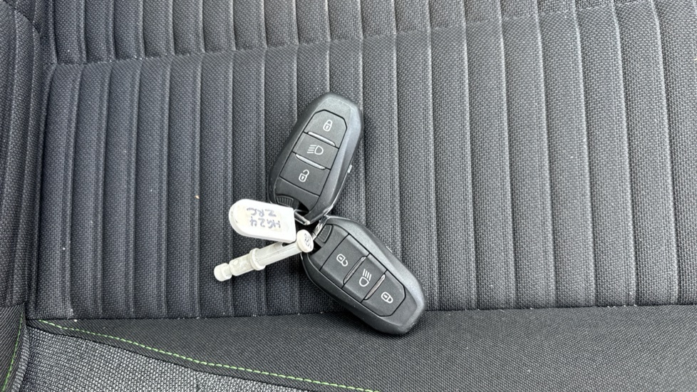 Peugeot 208 1.2 Hybrid Gt Hatchback Hybrid E-dsc6 E  #20