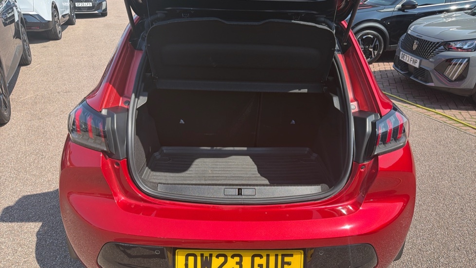 Peugeot 208 Gt Red #4