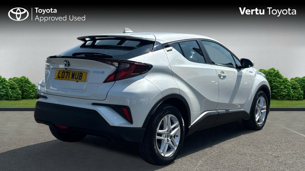Toyota C-Hr Icon White #2