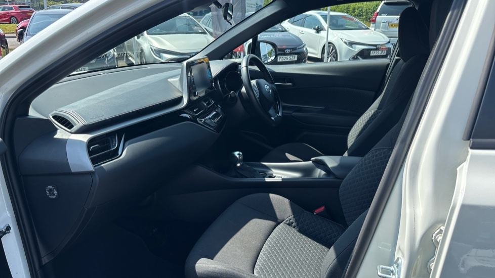 Toyota C-Hr Icon White #5