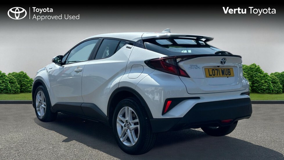 Toyota C-Hr Icon White #4