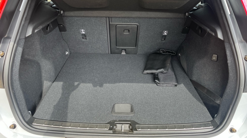 Volvo XC40 R Design Silver #4