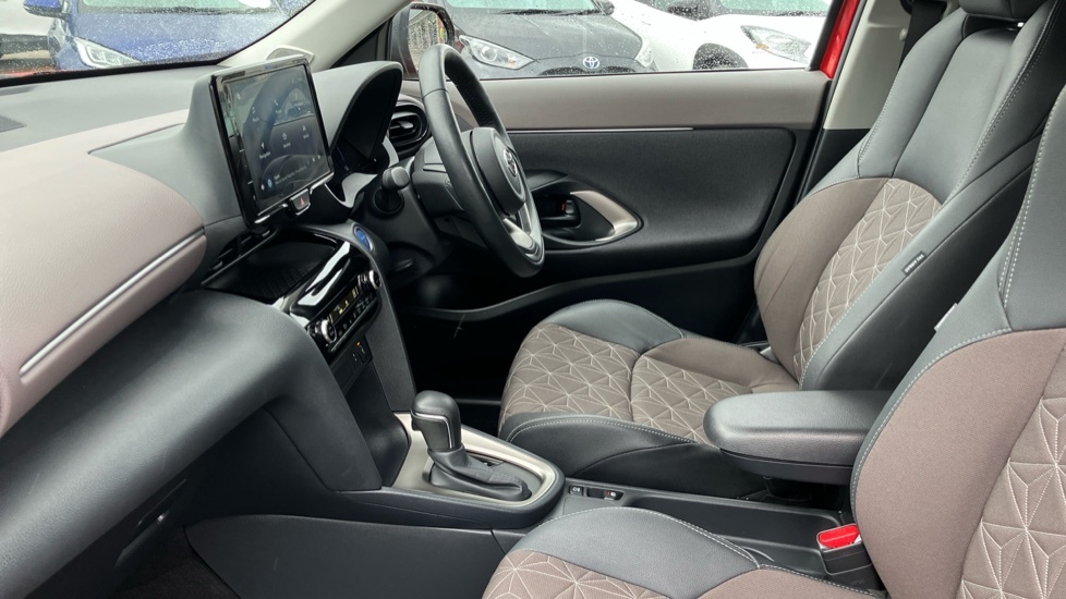 Toyota Yaris Cross Excel Red #5
