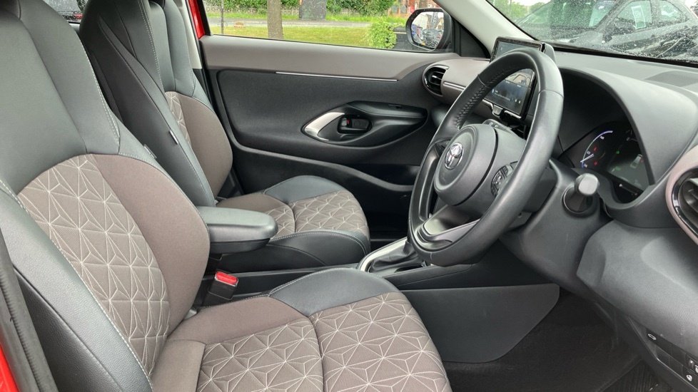 Toyota Yaris Cross Excel Black #12