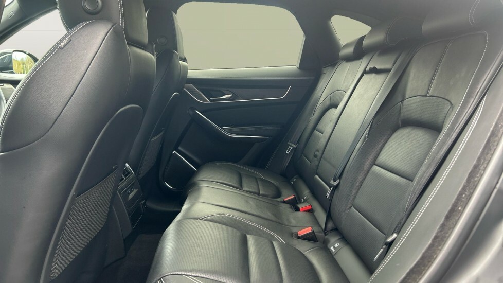 Jaguar F-Pace R-dynamic Se Black #4