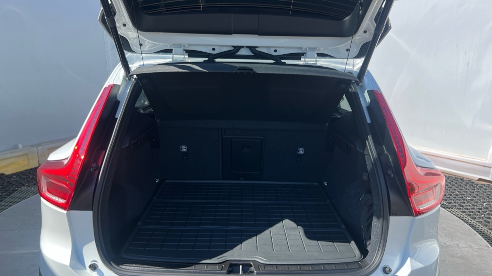 Volvo XC40 Ultimate Blue #4