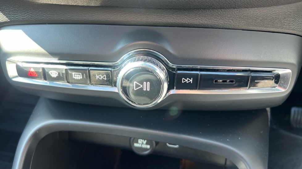 Volvo XC40 Ultimate, B4 Mild Hybrid, Dark Silver #25
