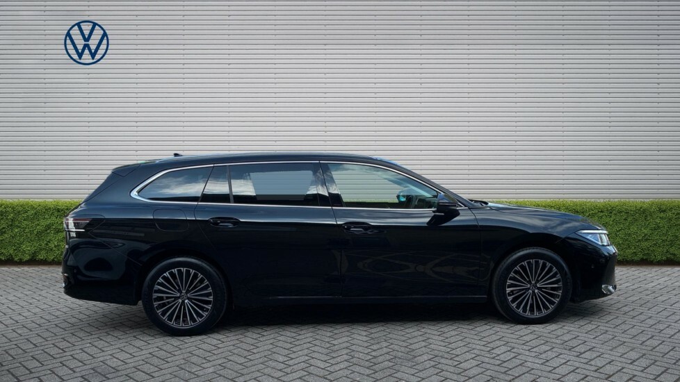 Volkswagen Passat Elegance Black #4
