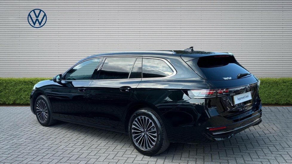 Volkswagen Passat Elegance Black #3