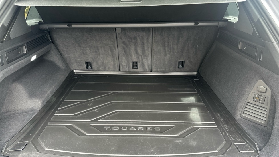 Volkswagen Touareg Black Edition Silver #4