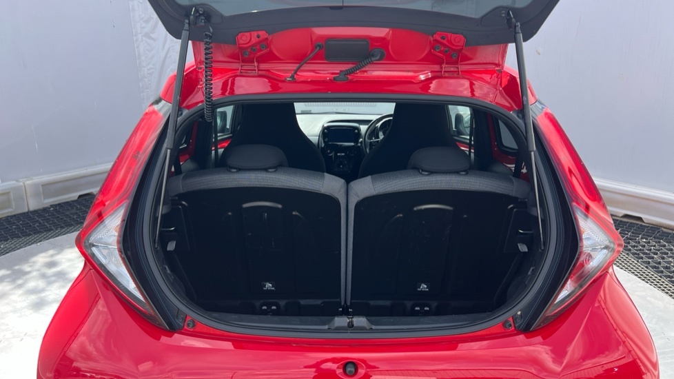 Toyota Aygo X Vvt-i X-trend Tss Red #4