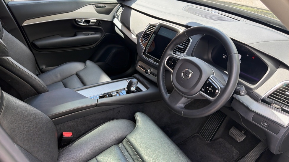 Volvo XC90 Plus Black #4