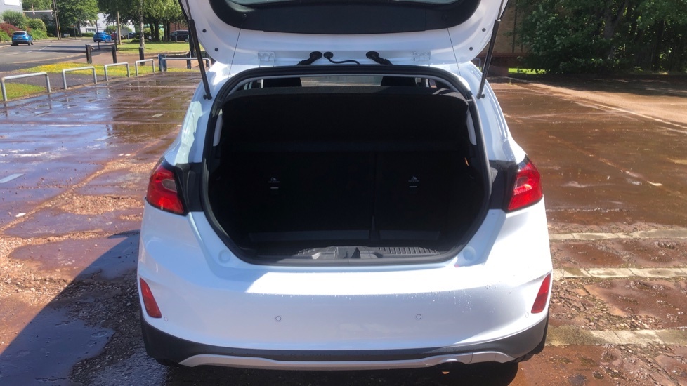 Ford Fiesta Active White #4