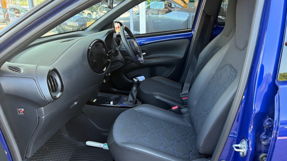 Toyota Aygo X Exclusive Blue #5
