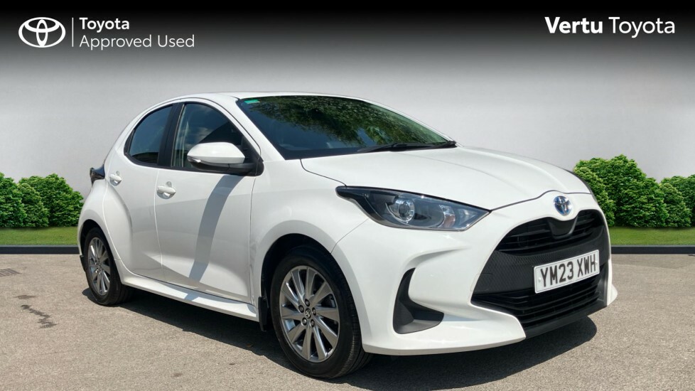 Toyota Yaris Icon White