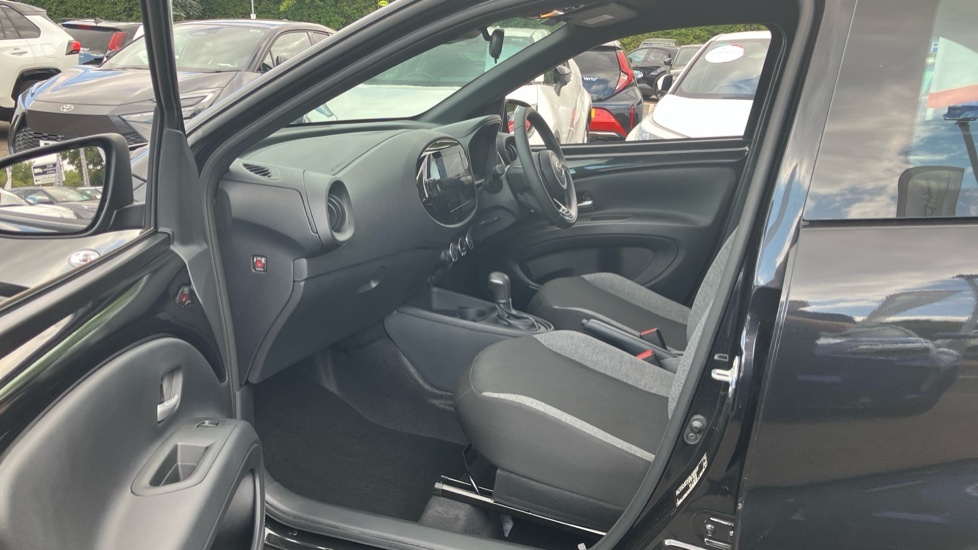 Toyota Aygo X Pure Black #5