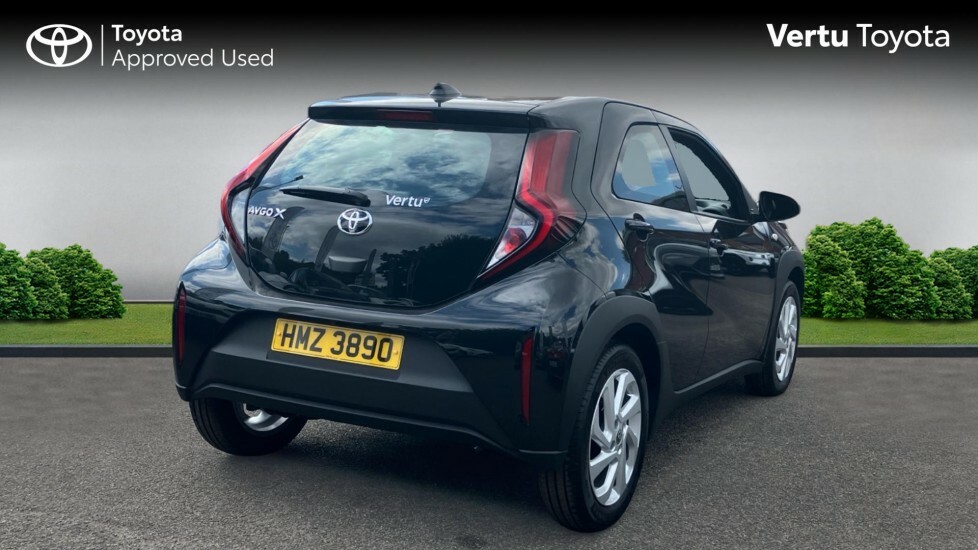 Toyota Aygo X Pure Black #2