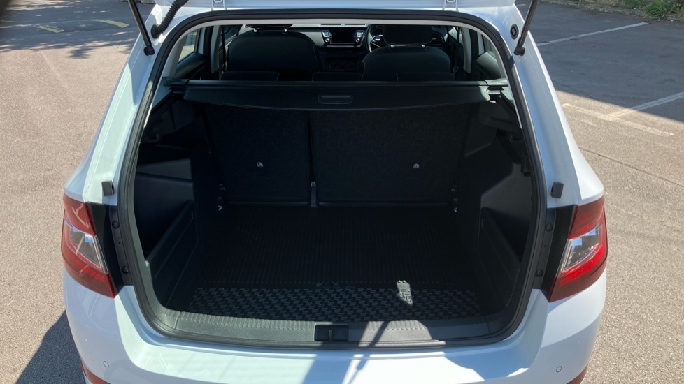 Skoda Fabia Black Edition White #4
