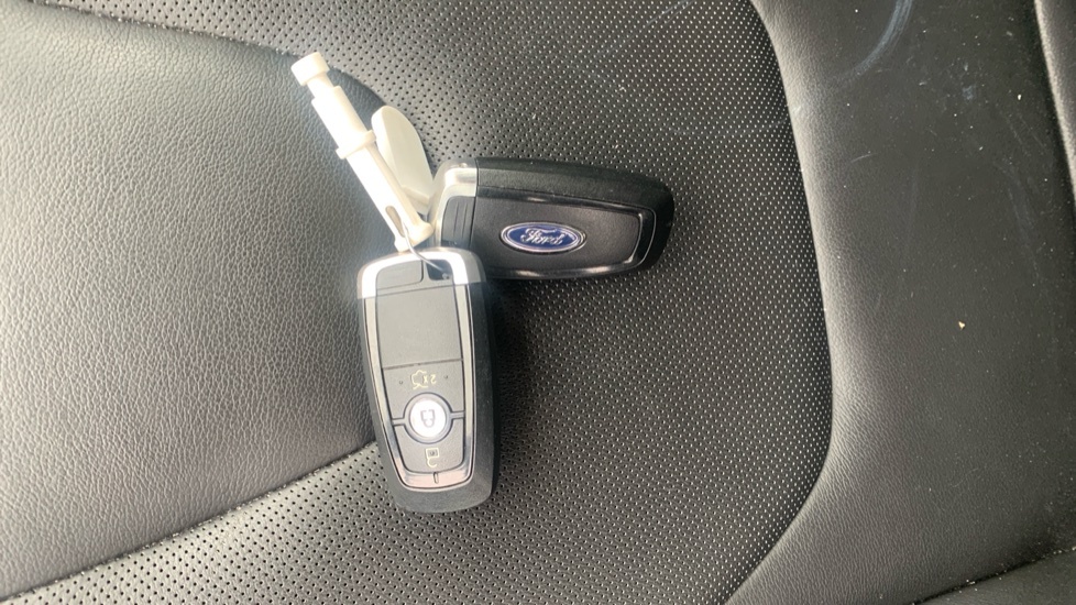 Ford Mondeo Mondeo 2.0 Titanium Edition 186 Bhp 1 Owner Fro Silver #19