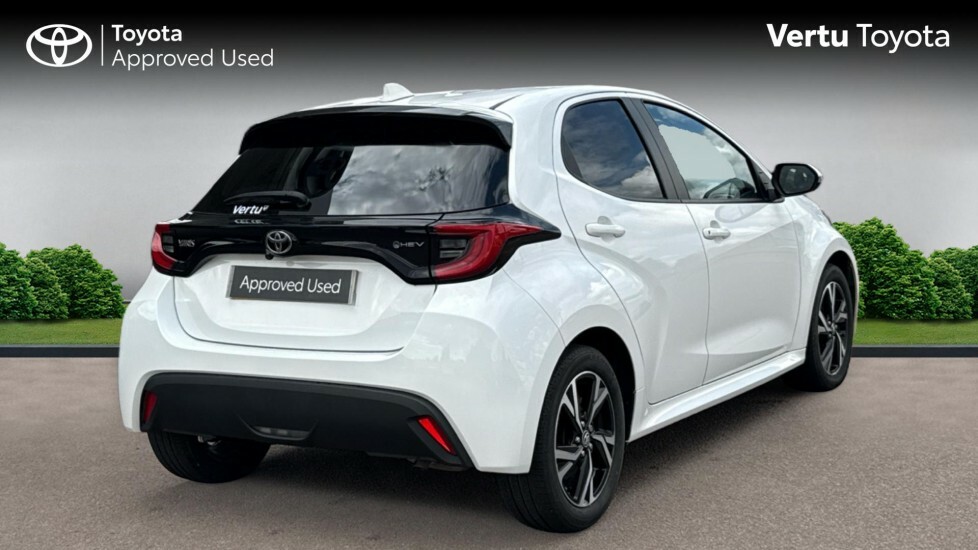 Toyota Yaris Design YD24SYP White #2