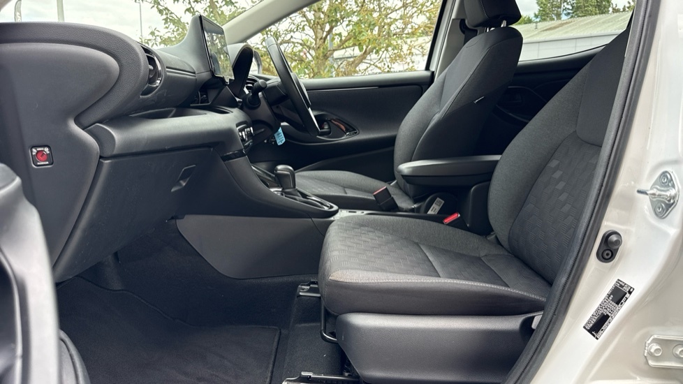 Toyota Yaris Design YD24SYP White #5
