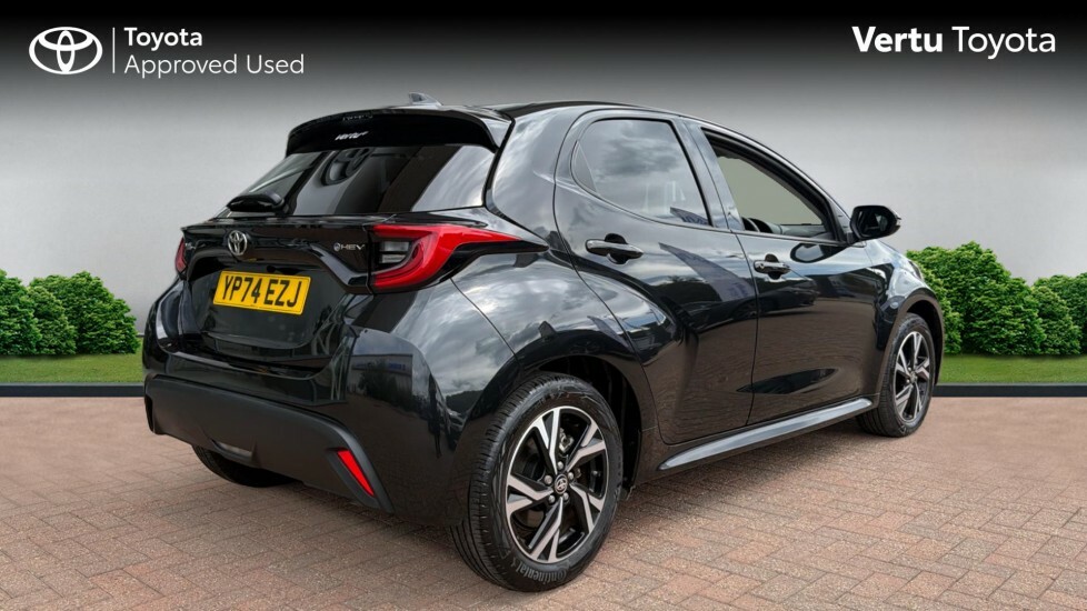 Toyota Yaris Design Black #2