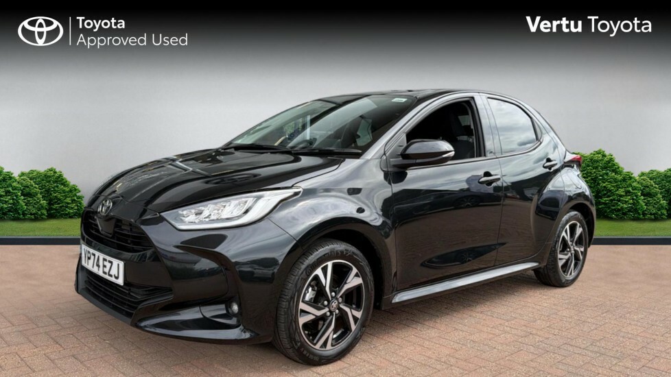 Toyota Yaris Design Black #3
