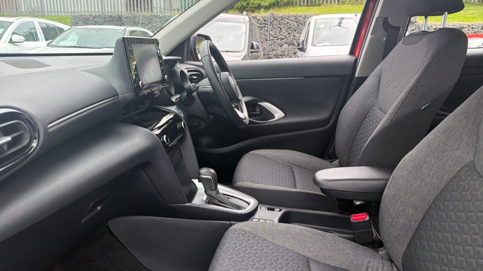 Toyota Yaris Cross Icon #5