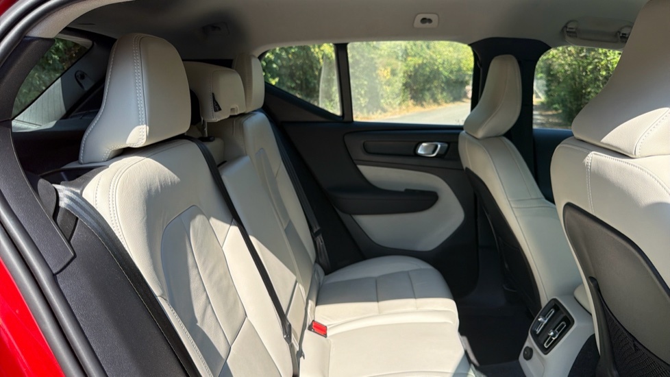 Volvo XC40 Inscription Pro YR71PMV Red #6