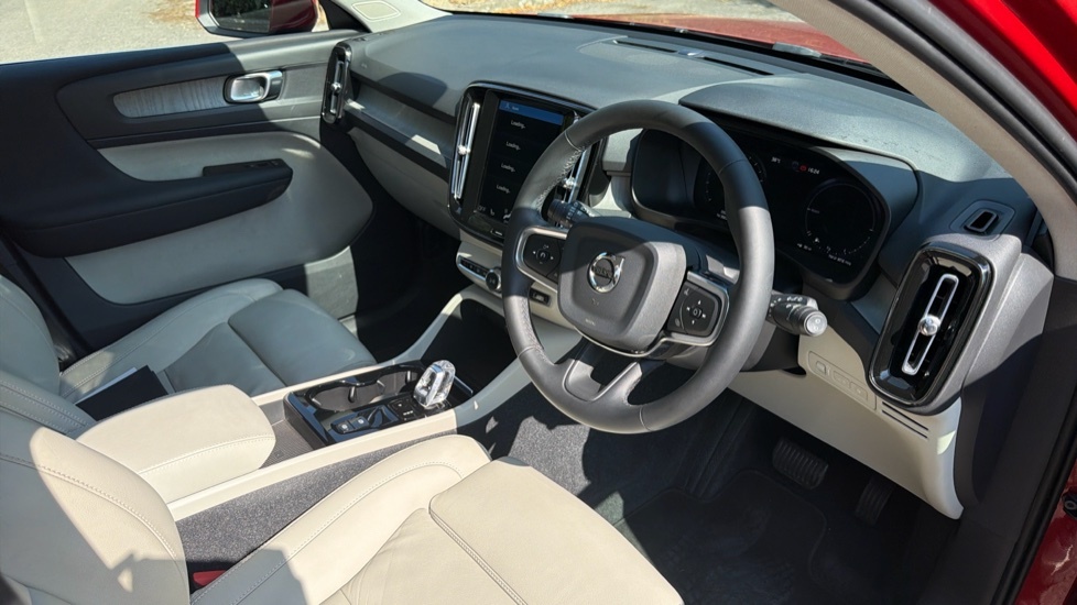 Volvo XC40 Inscription Pro YR71PMV Red #4