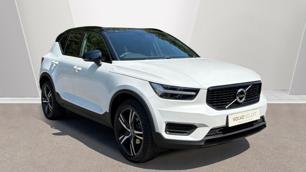 Volvo XC40 R Design White