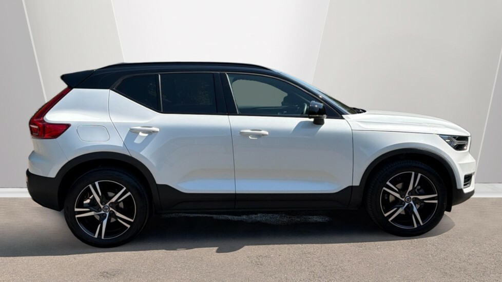 Volvo XC40 R Design GL71VOG White #3