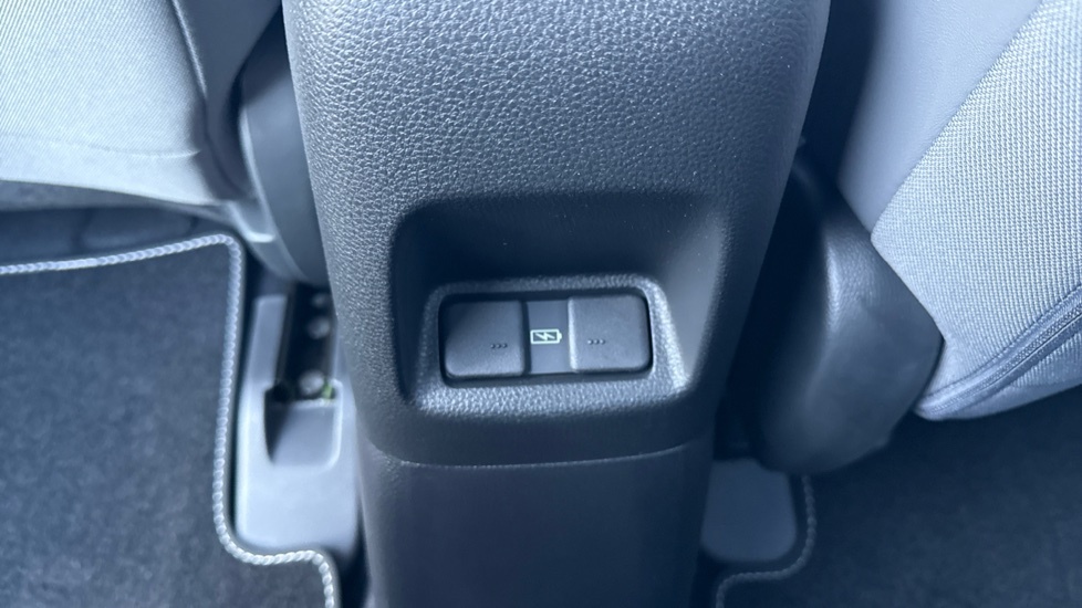 Honda Jazz 1.5 I-mmd Hybrid Crosstar Advance Ecvt Red #12
