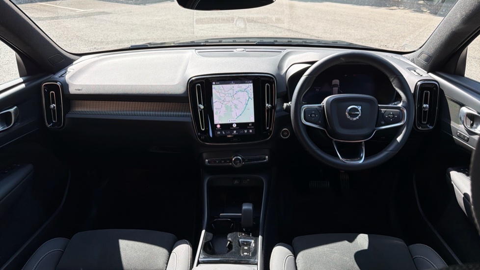 Volvo XC40 Plus Black #5
