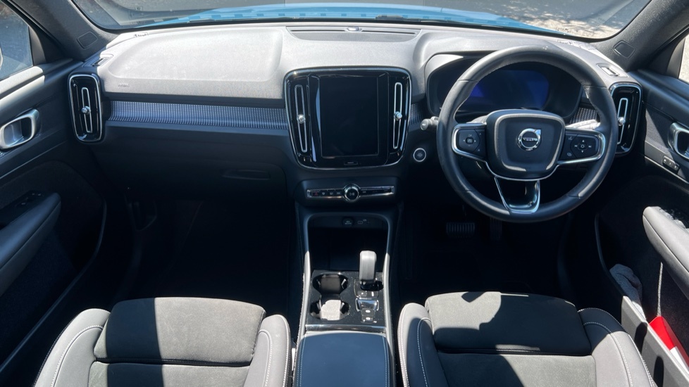 Volvo XC40 Plus Blue #5