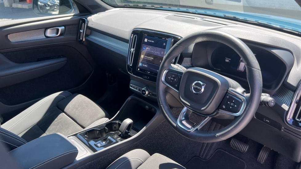Volvo XC40 Plus Blue #4