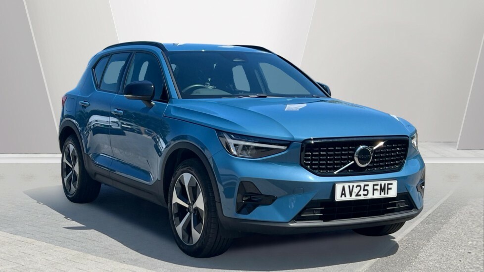 Volvo XC40 Plus Blue