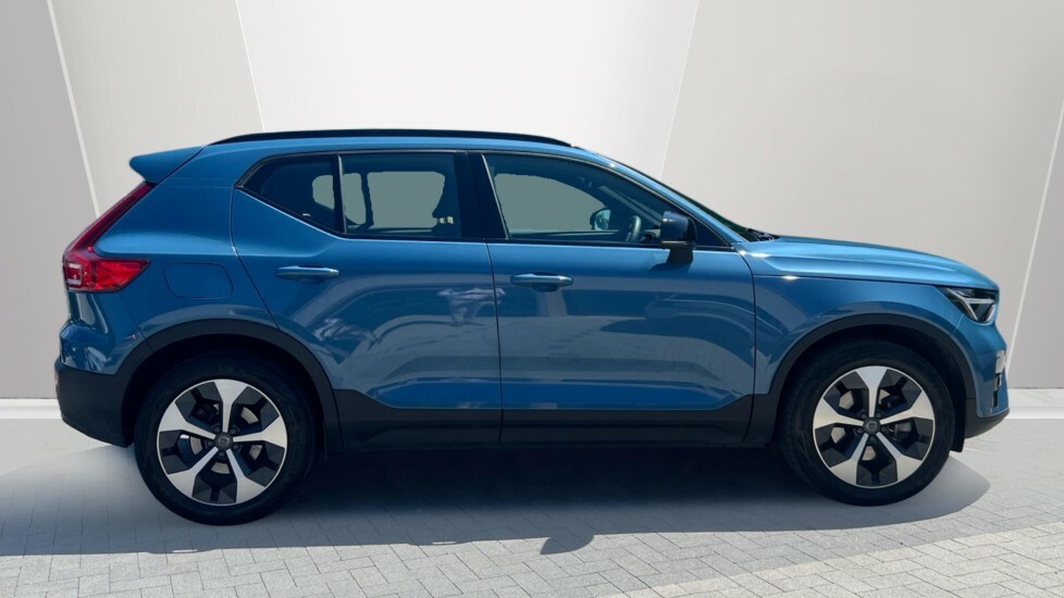 Volvo XC40 Plus Blue #3